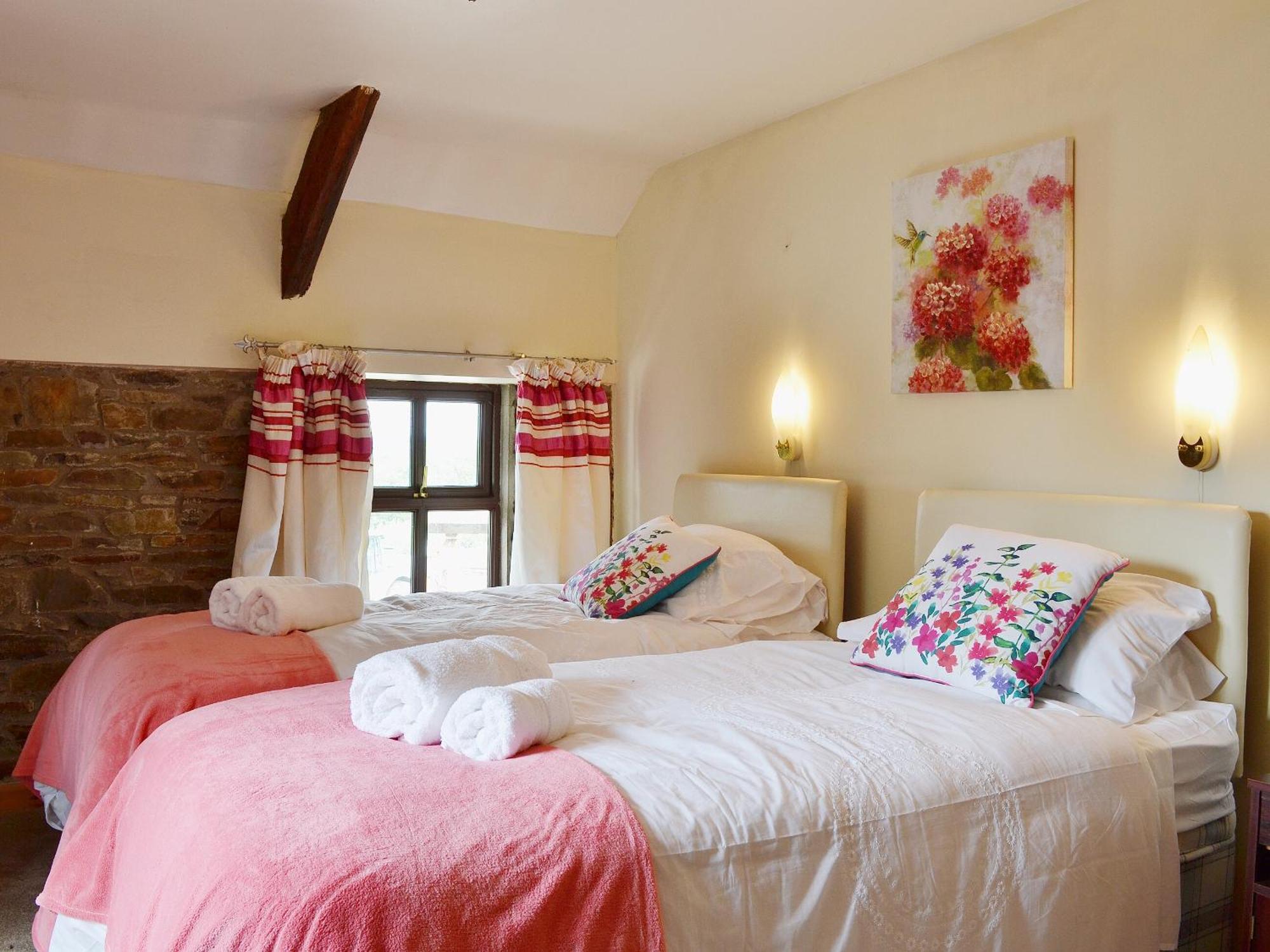 Ty Coch Cottage Dihewyd Ngoại thất bức ảnh